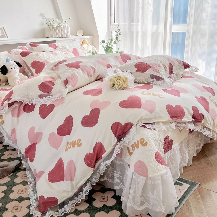 91家纺网 家纺一手货源 找家纺 添越 2024新款雪纺蕾丝款纯棉床盖四件套 怦然心动-粉