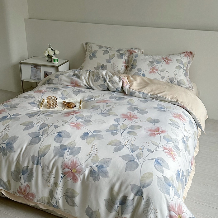 91家纺网 家纺一手货源 找家纺 氧家 2025新款莱赛尔天丝数码印花四件套宽边断角工艺（礼盒装）邂逅柔情