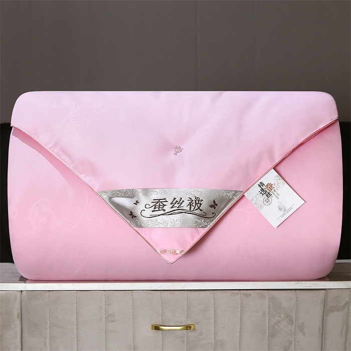 91家纺网 家纺一手货源 找家纺 恒鑫家纺 2025新款全棉提花蚕丝被 初恋粉