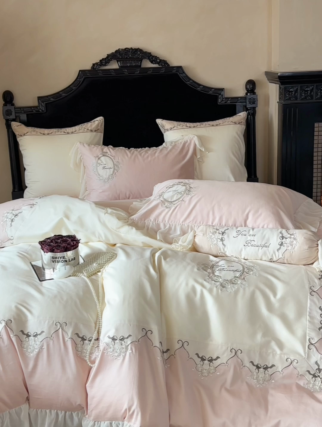 91家纺网 家纺一手货源 找家纺 （总）MIU缪家居2024新款100支全棉四件套-罗马假日（场景一）