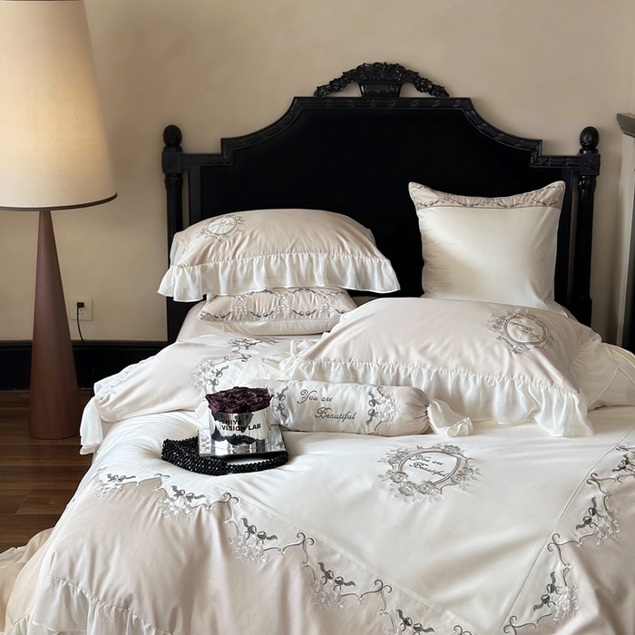 91家纺网 家纺一手货源 找家纺 MIU缪家居2024新款100支全棉四件套-罗马假日（场景一） 奶茶色