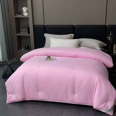 91家纺网 家纺一手货源 找家纺 恒鑫家纺 2025新款全棉提花蚕丝被 初恋粉