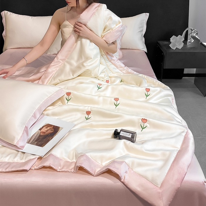 91家纺网 家纺一手货源 找家纺 如一 2024新款满绣系列水洗冰丝夏被四件套 蝴蝶结-奶白粉