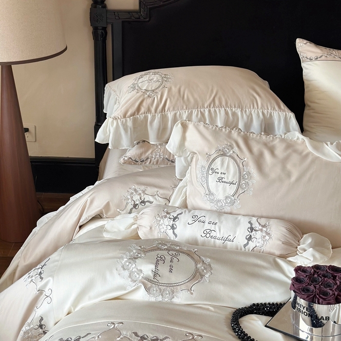 91家纺网 家纺一手货源 找家纺 MIU缪家居2024新款100支全棉四件套-罗马假日（场景一） 奶茶色