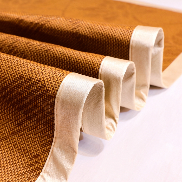 91家纺网 家纺一手货源 找家纺 青雅席业 2025新款艾草刺绣双面驱蚊御藤席-正面藤席-背面冰丝双面两用 双面席水中花