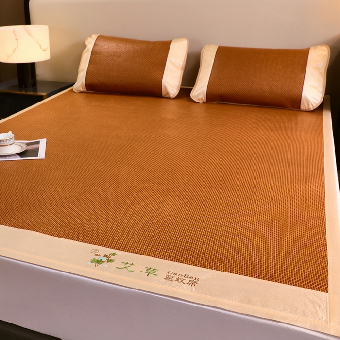 91家纺网 家纺一手货源 找家纺 青雅席业 2025新款艾草刺绣双面驱蚊御藤席-正面藤席-背面冰丝双面两用 双面席步步高