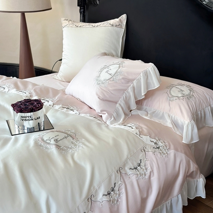 91家纺网 家纺一手货源 找家纺 （总）MIU缪家居2024新款100支全棉四件套-罗马假日（场景一）