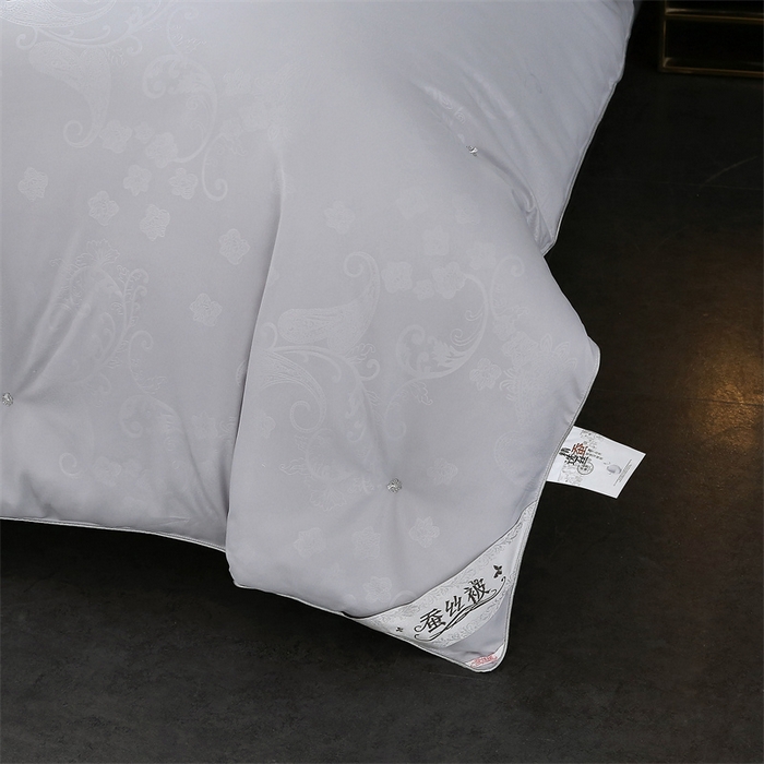 91家纺网 家纺一手货源 找家纺 恒鑫家纺 2025新款全棉提花蚕丝被 绅士灰