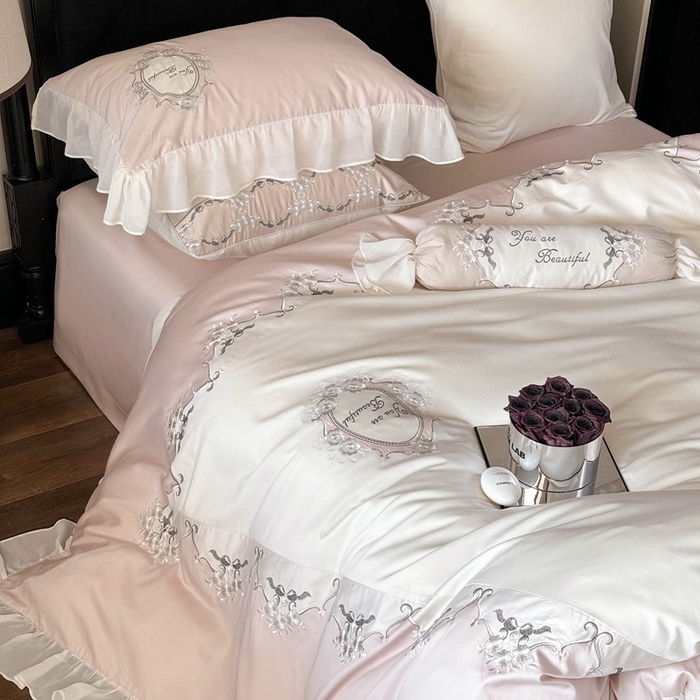 91家纺网 家纺一手货源 找家纺 （总）MIU缪家居2024新款100支全棉四件套-罗马假日（场景一）