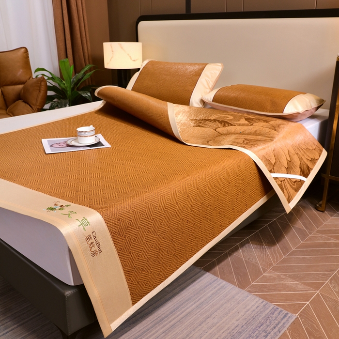 91家纺网 家纺一手货源 找家纺 青雅席业 2025新款艾草刺绣双面驱蚊御藤席-正面藤席-背面冰丝双面两用 双面席饼干花