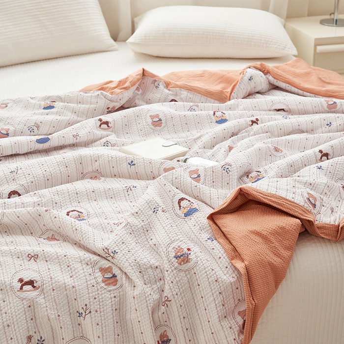 91家纺网 家纺一手货源 找家纺 鑫琪莱家纺 2024新款A类云感泡芙夏被 游园会