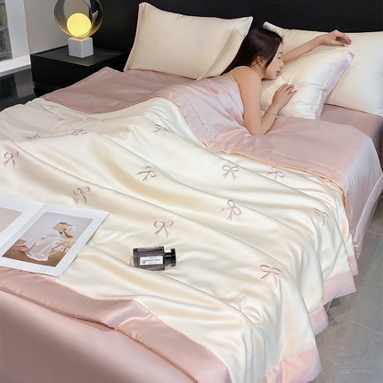 91家纺网 家纺一手货源 找家纺 如一 2024新款满绣系列水洗冰丝夏被四件套 蝴蝶结-奶白粉