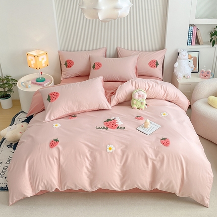 91家纺网 家纺一手货源 找家纺 帅露 2025纯棉毛巾绣四件套 大版卡通毛巾绣 草莓派对