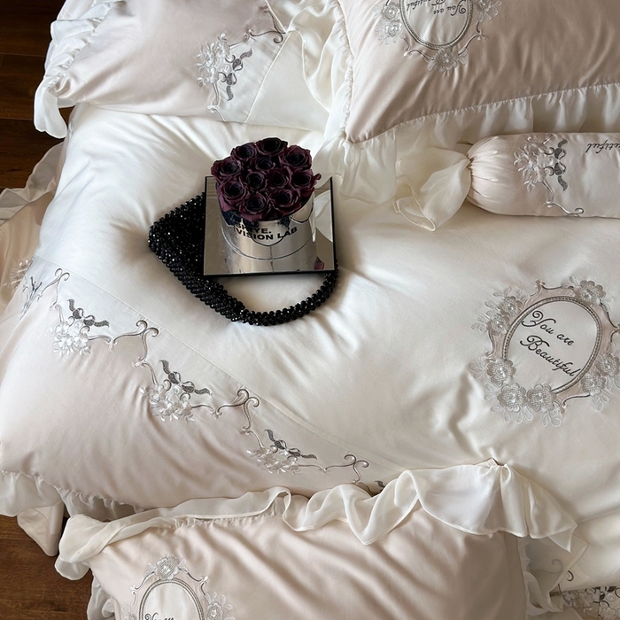 91家纺网 家纺一手货源 找家纺 MIU缪家居2024新款100支全棉四件套-罗马假日（场景一） 奶茶色