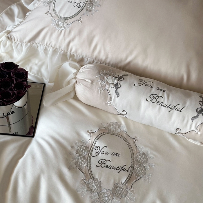 91家纺网 家纺一手货源 找家纺 MIU缪家居2024新款100支全棉四件套-罗马假日（场景一） 奶茶色