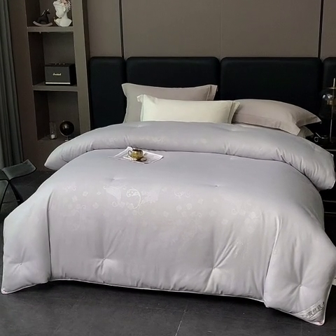 91家纺网 家纺一手货源 找家纺 恒鑫家纺 2025新款全棉提花蚕丝被 绅士灰