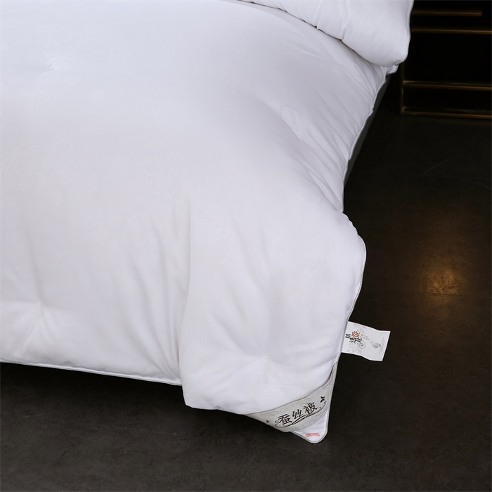 91家纺网 家纺一手货源 找家纺 恒鑫家纺 2025新款全棉提花蚕丝被 月光白