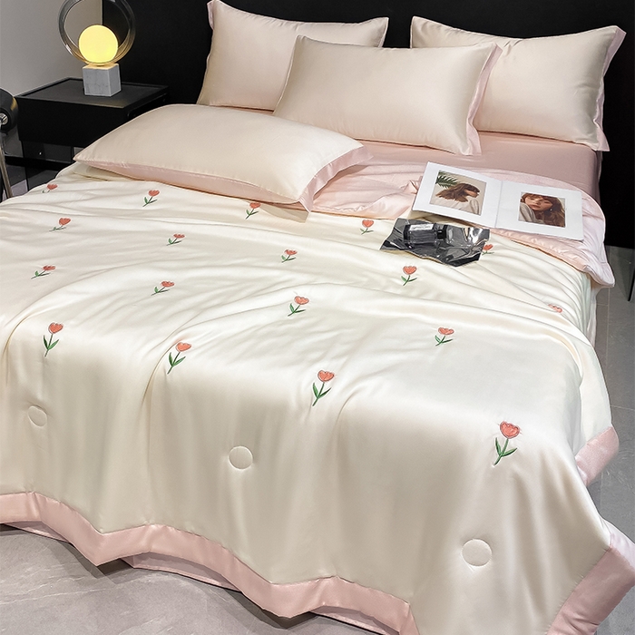 91家纺网 家纺一手货源 找家纺 如一 2024新款满绣系列水洗冰丝夏被四件套 蝴蝶结-奶白粉