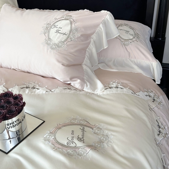 91家纺网 家纺一手货源 找家纺 （总）MIU缪家居2024新款100支全棉四件套-罗马假日（场景一）