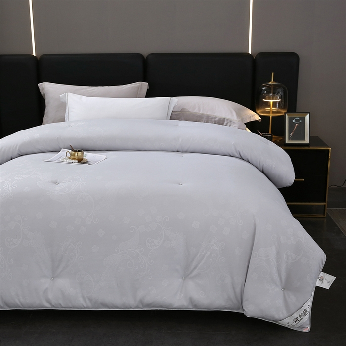 91家纺网 家纺一手货源 找家纺 恒鑫家纺 2025新款全棉提花蚕丝被 绅士灰