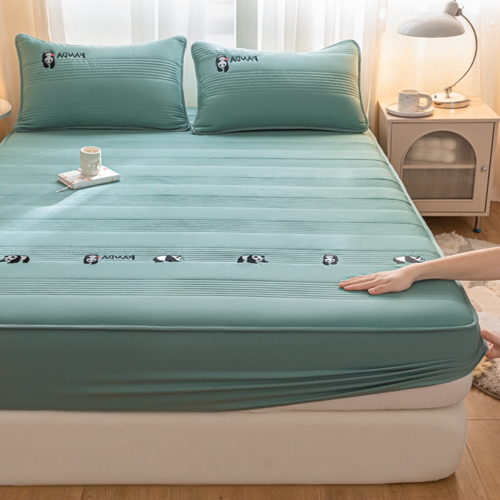 91家纺网 家纺一手货源 找家纺 鑫钰 2024全棉大豆夹棉床笠 熊猫Team-时尚绿