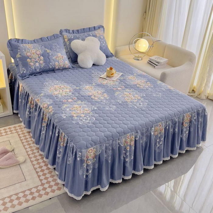 91家纺网 家纺一手货源 找家纺 情煊家纺 2024新款全棉亲肤夹棉印花床裙 5锦绣花期-蓝