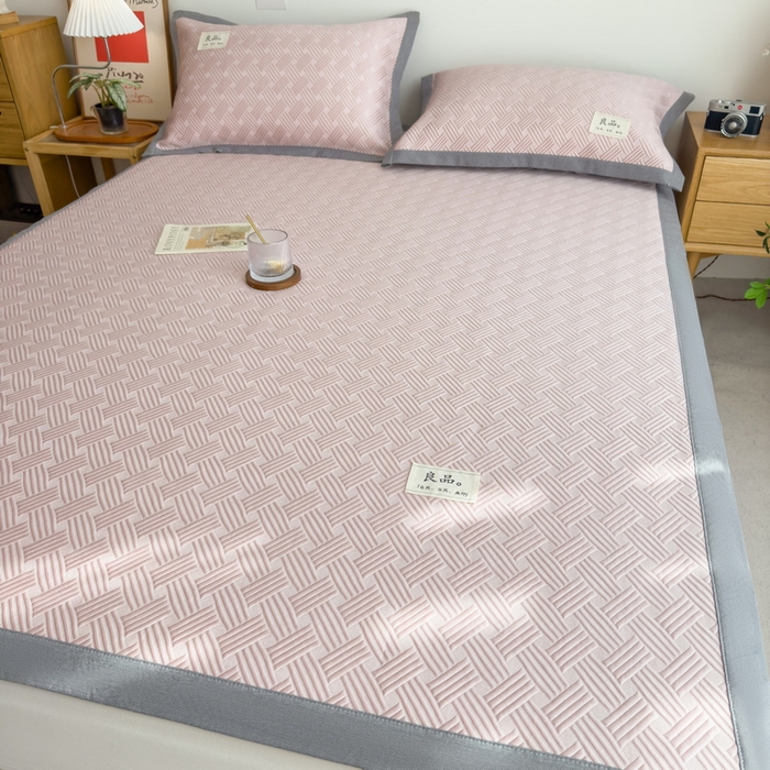 91家纺网 家纺一手货源 找家纺 丝羽坊 2025新款PE凉感450克A类华夫格冰豆豆软凉席-平铺款 饼干花-粉