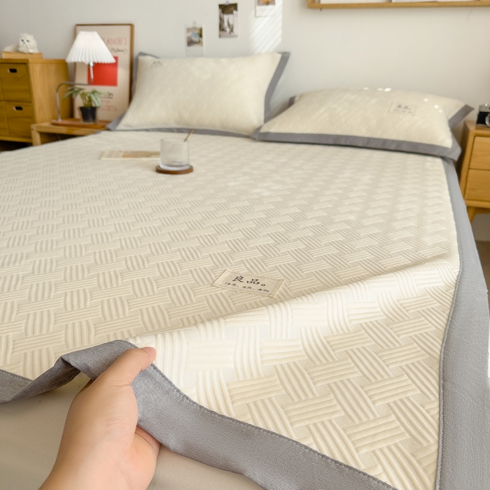 91家纺网 家纺一手货源 找家纺 丝羽坊 2025新款PE凉感450克A类华夫格冰豆豆软凉席-平铺款 饼干花-奶白