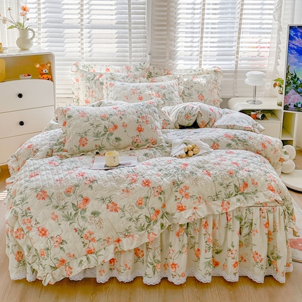 91家纺网 家纺一手货源 找家纺 恋尚 2025新款蜜桃棉印花夹棉床笠式床裙四件套 恬恬花香