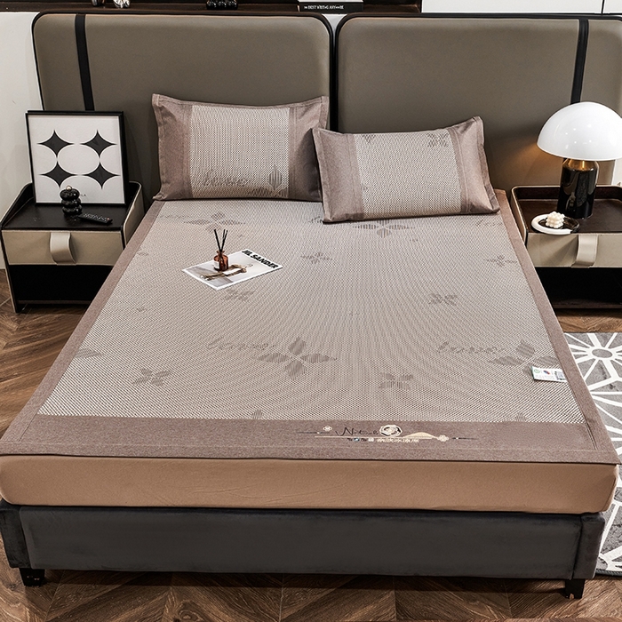 91家纺网 家纺一手货源 找家纺 青雅席业 2025年新款春夏3D复合冰藤养生席 四叶草-香槟