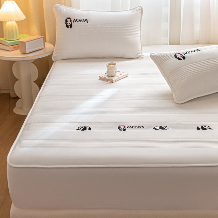 91家纺网 家纺一手货源 找家纺 鑫钰 2024全棉大豆夹棉床笠 熊猫Team-月光白