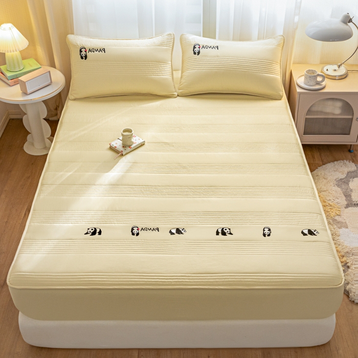 91家纺网 家纺一手货源 找家纺 鑫钰 2024全棉大豆夹棉床笠 熊猫Team-奶黄色