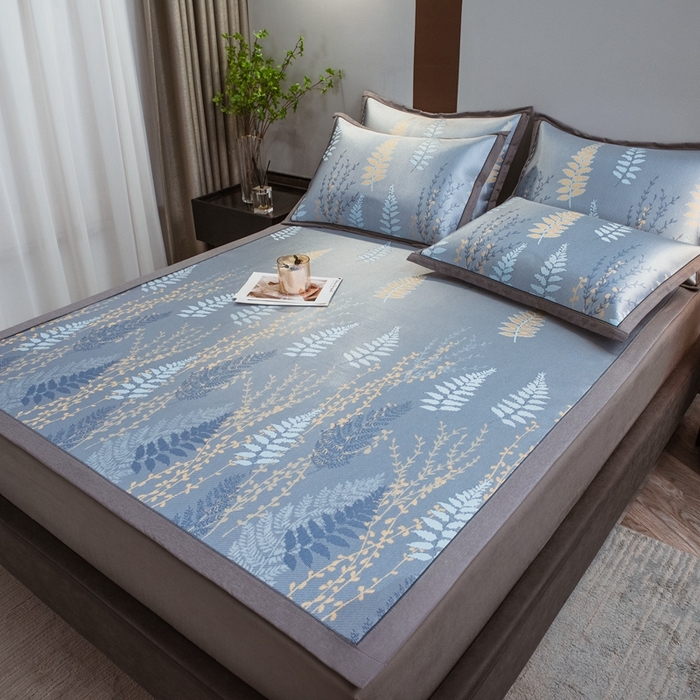 91家纺网 家纺一手货源 找家纺 全季家居 2024新款900D高精密三色纬提花冰丝凉席 陌上草熏（床席款）