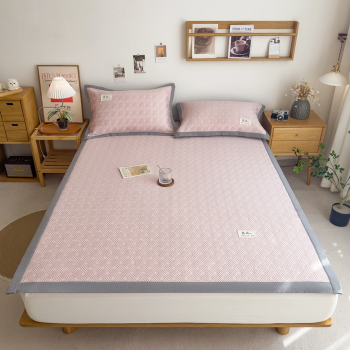 91家纺网 家纺一手货源 找家纺 丝羽坊 2025新款PE凉感450克A类华夫格冰豆豆软凉席-平铺款 饼干花-粉