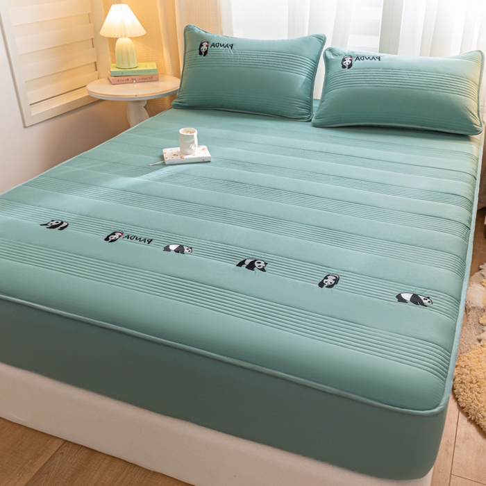 91家纺网 家纺一手货源 找家纺 鑫钰 2024全棉大豆夹棉床笠 熊猫Team-时尚绿