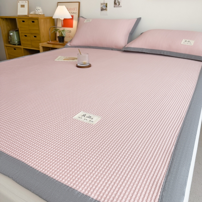 91家纺网 家纺一手货源 找家纺 丝羽坊 2025新款PE凉感450克A类华夫格冰豆豆软凉席-平铺款 华夫格-粉