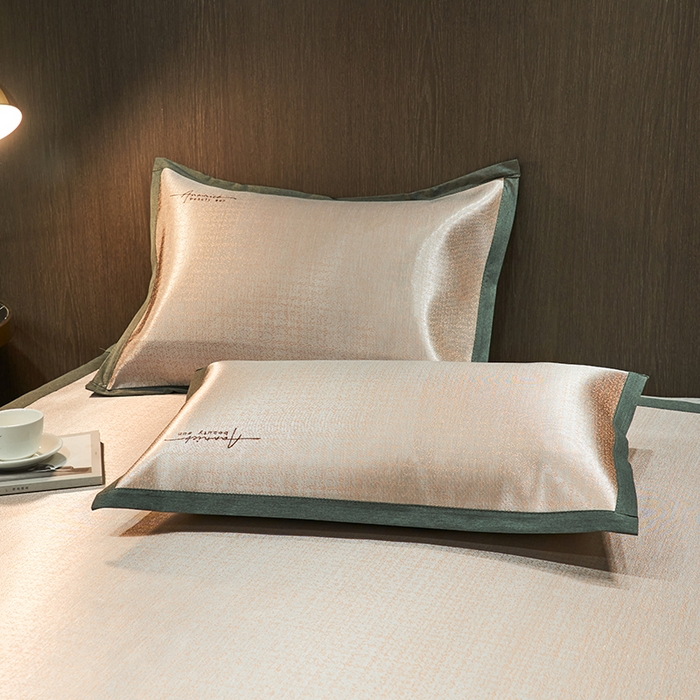 91家纺网 家纺一手货源 找家纺 全季家居 2024新款纯色英文刺绣肌理纹冰丝凉席 浅黄色（床席款）