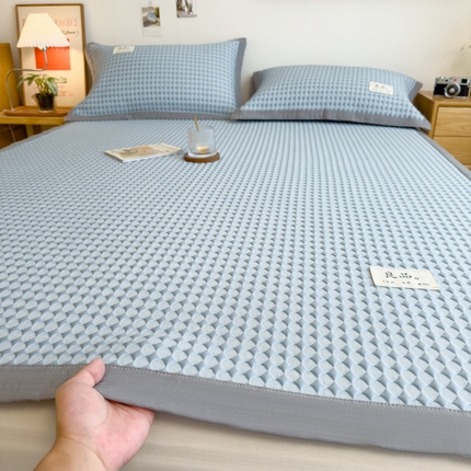 91家纺网 家纺一手货源 找家纺 丝羽坊 2025新款PE凉感450克A类华夫格冰豆豆软凉席-平铺款 冰豆豆-蓝