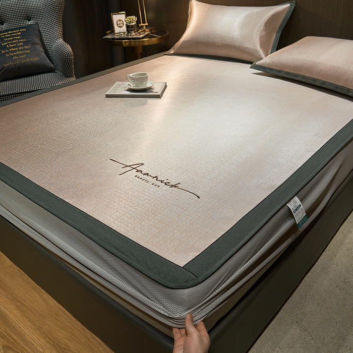 91家纺网 家纺一手货源 找家纺 全季家居 2024新款纯色英文刺绣肌理纹冰丝凉席 浅黄色（床笠款）