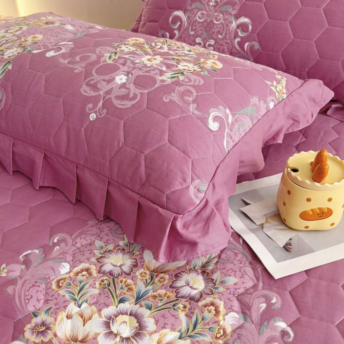 91家纺网 家纺一手货源 找家纺 情煊家纺 2024新款全棉亲肤夹棉印花床裙 9锦绣花期-豆沙