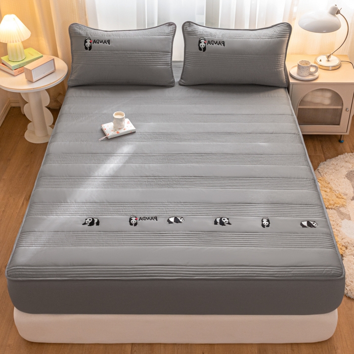 91家纺网 家纺一手货源 找家纺 鑫钰 2024全棉大豆夹棉床笠 熊猫Team-低调灰