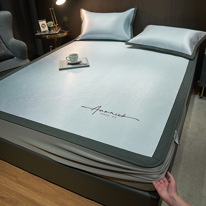 91家纺网 家纺一手货源 找家纺 全季家居 2024新款纯色英文刺绣肌理纹冰丝凉席 淡蓝色（床笠款）