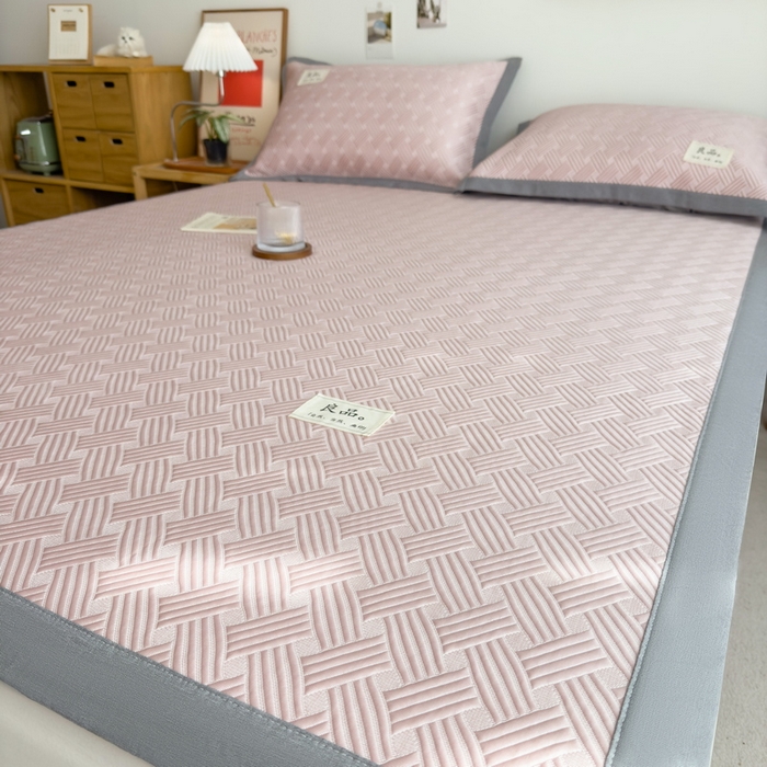 91家纺网 家纺一手货源 找家纺 丝羽坊 2025新款PE凉感450克A类华夫格冰豆豆软凉席-平铺款 饼干花-粉