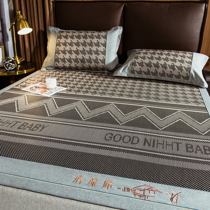 91家纺网 家纺一手货源 找家纺 全季家居 2024新款加厚加密宽边刺绣提花冰藤凉席 晚安-灰色（床席款）