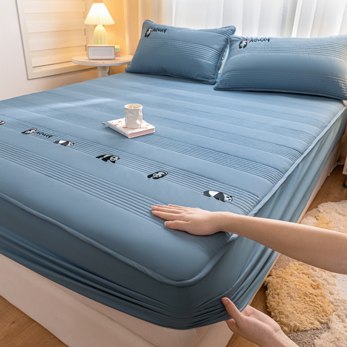 91家纺网 家纺一手货源 找家纺 鑫钰 2024全棉大豆夹棉床笠 熊猫Team-优雅蓝