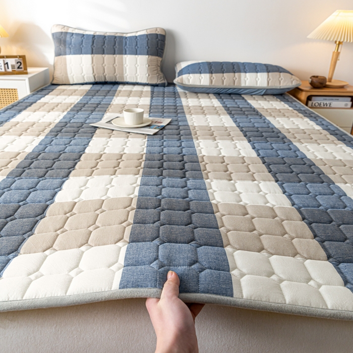 91家纺网 家纺一手货源 找家纺 鑫钰 2024水洗棉床护垫-简格 简格-蓝大格