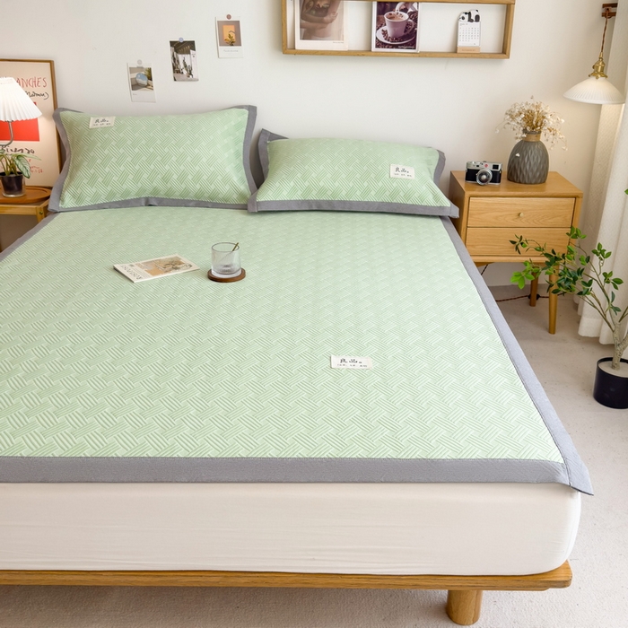 91家纺网 家纺一手货源 找家纺 丝羽坊 2025新款PE凉感450克A类华夫格冰豆豆软凉席-平铺款 饼干花-绿