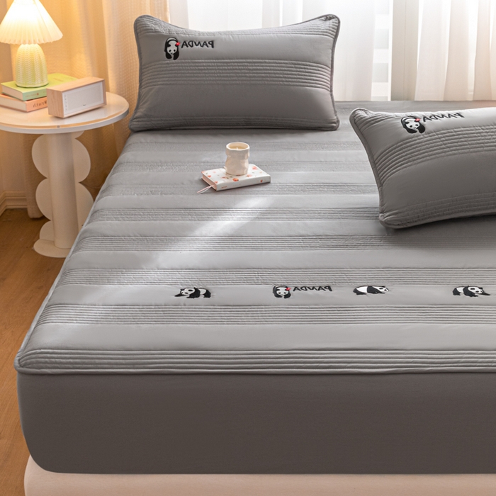 91家纺网 家纺一手货源 找家纺 鑫钰 2024全棉大豆夹棉床笠 熊猫Team-低调灰