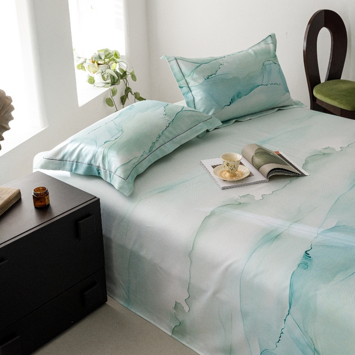 91家纺网 家纺一手货源 找家纺 舒慕家纺 2025新款天丝竹纤维竹语天丝凉席数码印花软凉席床单床笠 烟云-绿