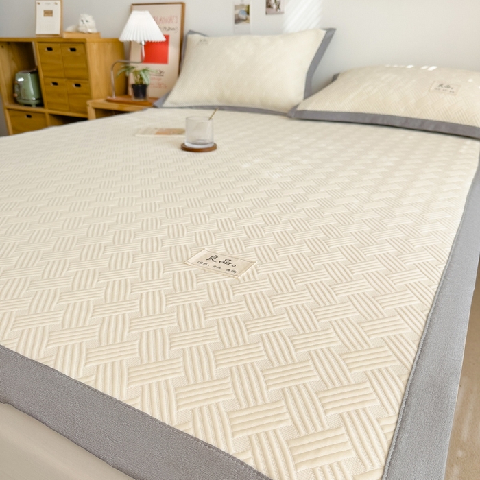 91家纺网 家纺一手货源 找家纺 丝羽坊 2025新款PE凉感450克A类华夫格冰豆豆软凉席-平铺款 饼干花-奶白